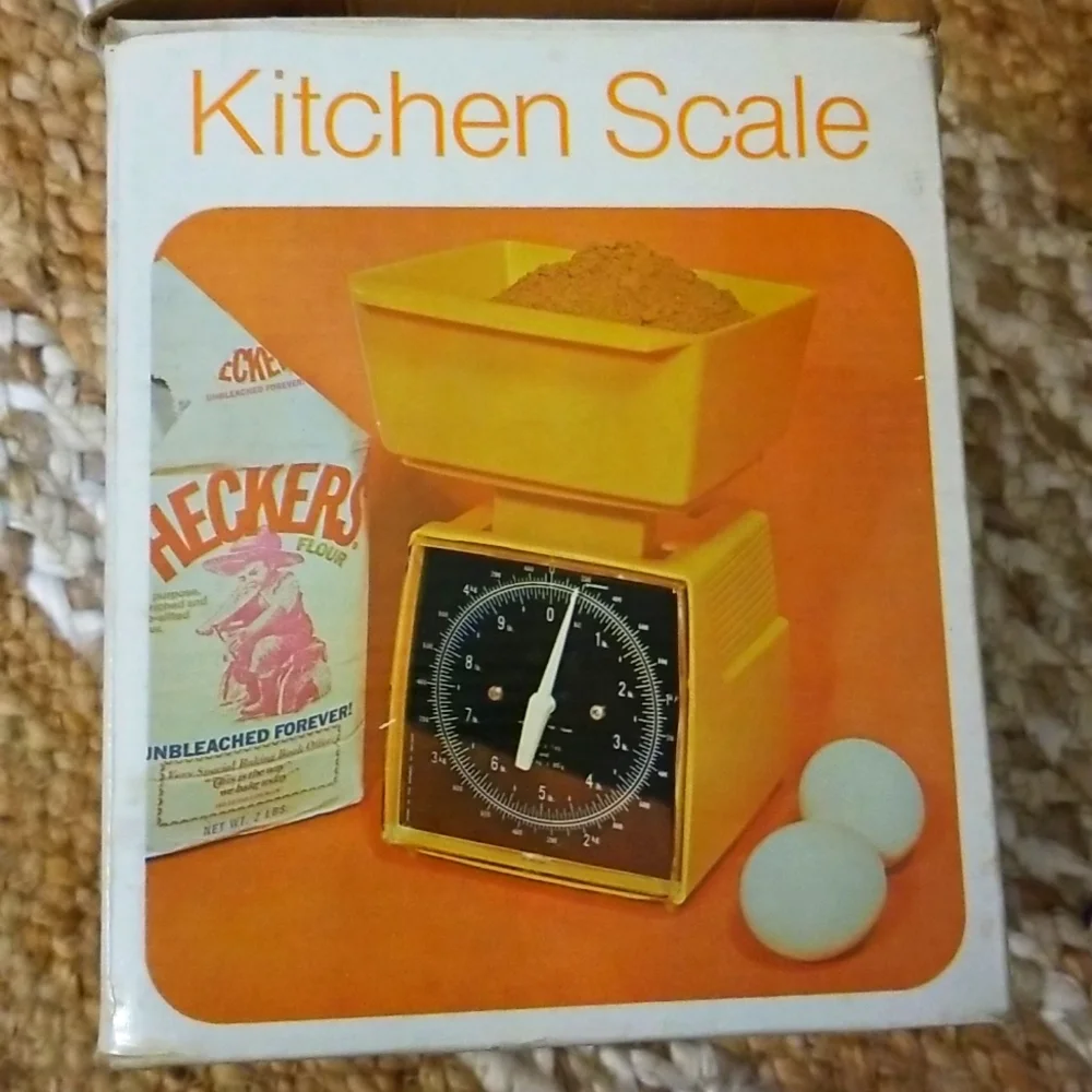 Vintage Kitchen King Yellow Kitchen Scale w Box